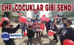 CHP’liler Akçakoca sokaklarını turladı… Çocuklara bayrak ve balon dağıttı
