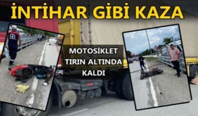 AKÇAKOCA YOLUNDA MOTOSİKLET TIRIN ALTINDA KALDI