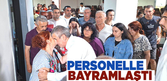 BAŞKANIN PERSONELLE BAYRAMLAŞMASINDA DUYGUSALLIK AĞIR BASTI