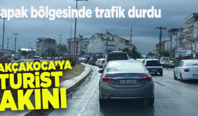 AKÇAKOCA GİRİŞİNDE ARAÇ YOĞUNLUĞU…