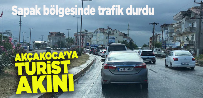 AKÇAKOCA GİRİŞİNDE ARAÇ YOĞUNLUĞU…