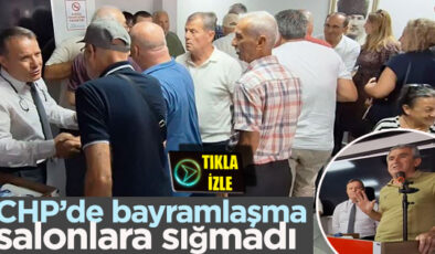 AKÇAKOCA CHP’DE BAYRAMLAŞMA KALABALIĞI… SALON ALMADI