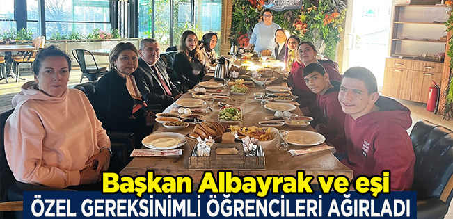 BAŞKAN ALBAYRAK VE EŞİ, ÖZEL GEREKSİNİMLİ ÖĞRENCİLERİ AĞIRLADI