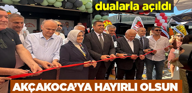 AKÇAKOCA’DA YENİ BİR LEZZET NOKTASI… TARİHİ BAFRA PİDECİSİ GÖRKEMLİ BİR TÖRENLE AÇILDI