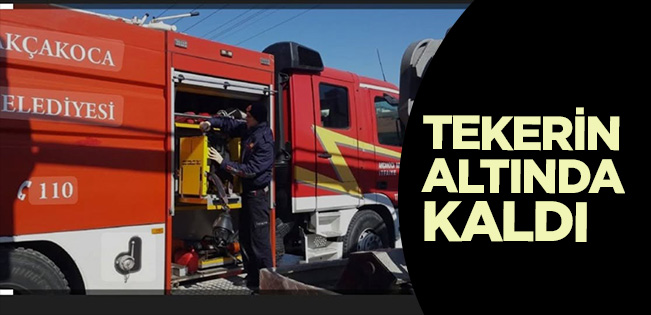 AKÇAKOCA’DA TALİHSİZ KAZA: İTFAİYE ARACINA YER GÖSTERİRKEN TEKERİN ALTINDA KALDI