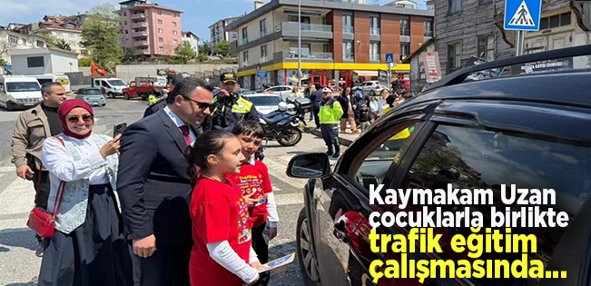 TRAFİK HAFTASI ETKİNLİKLERİ KAPSAMINDA ÖĞRENCİLERDEN SÜRÜCÜLERE FARKINDALIK ÇALIŞMASI